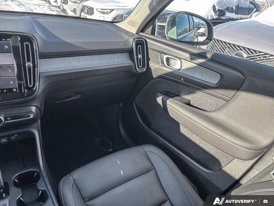 2025 Volvo XC40 Core Bright Theme-24