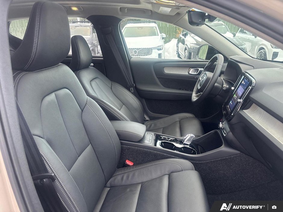 2025 Volvo XC40 Plus Dark Theme-22