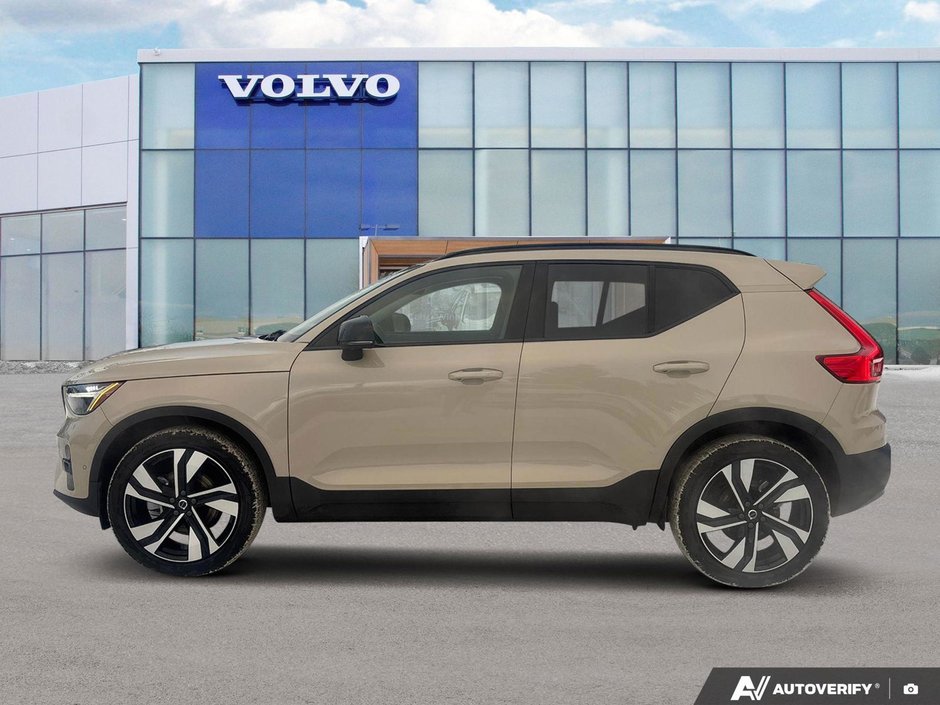 2025 Volvo XC40 Plus Dark Theme-2