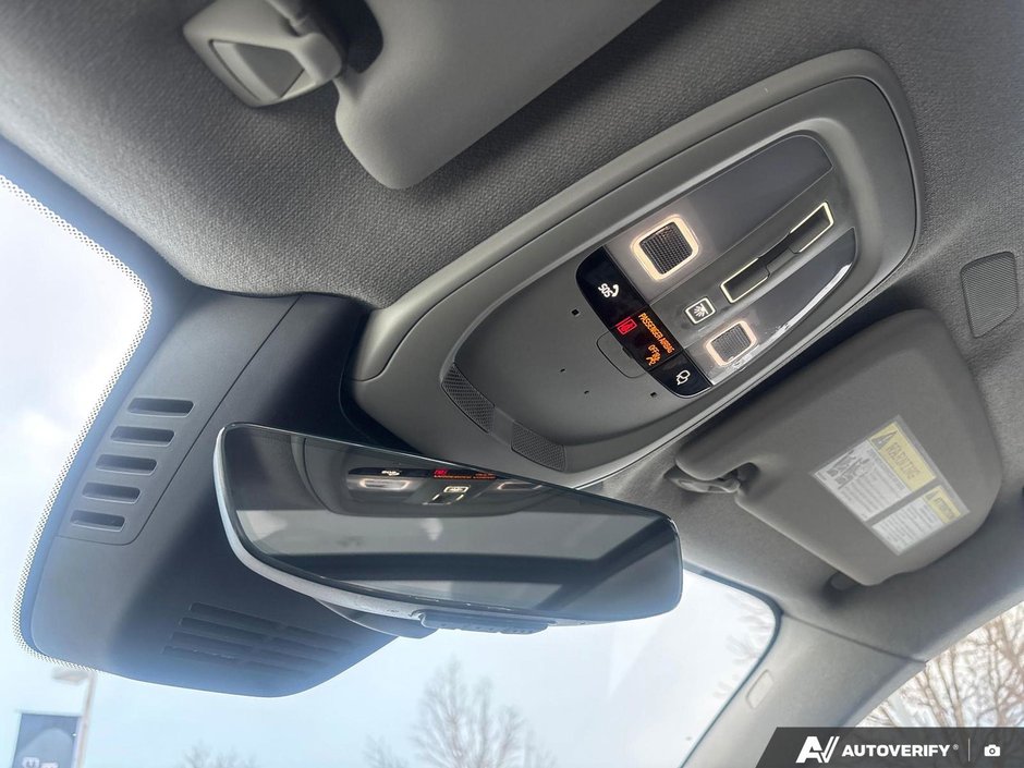 2025 Volvo XC40 Plus Dark Theme-21