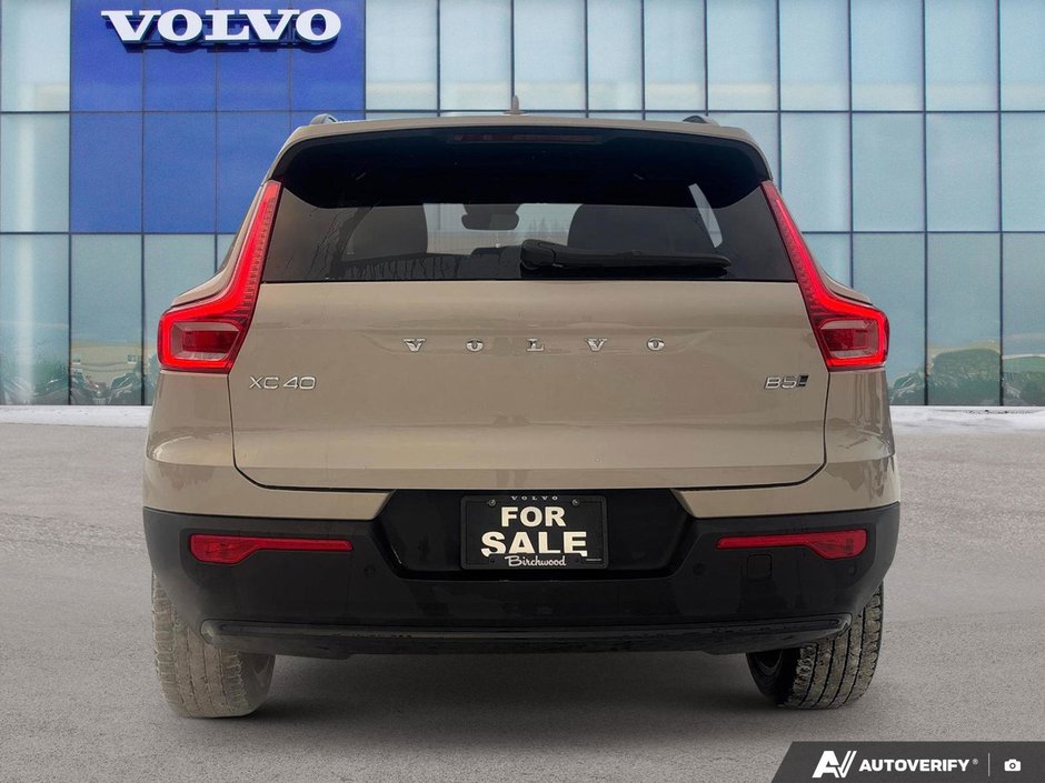 2025 Volvo XC40 Plus Dark Theme-4