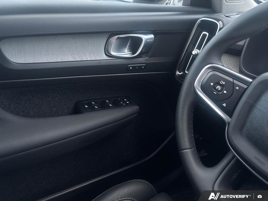 2025 Volvo XC40 Plus Dark Theme-17