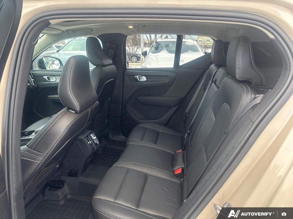 2025 Volvo XC40 Plus Dark Theme-23