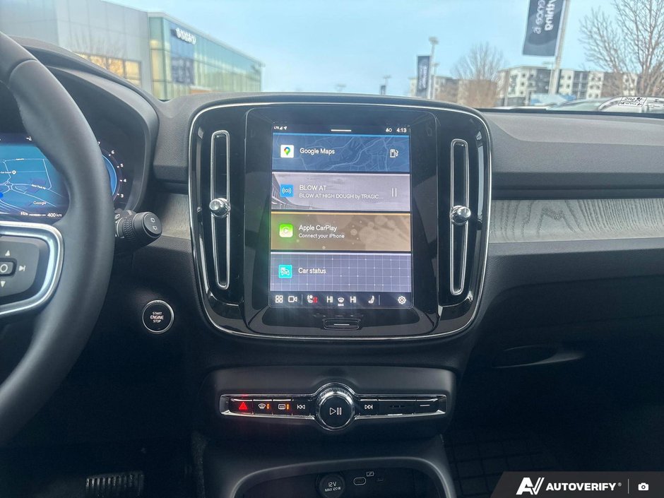 2025 Volvo XC40 Plus Dark Theme-19