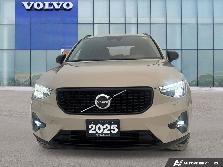 2025 Volvo XC40 Plus Dark Theme-5