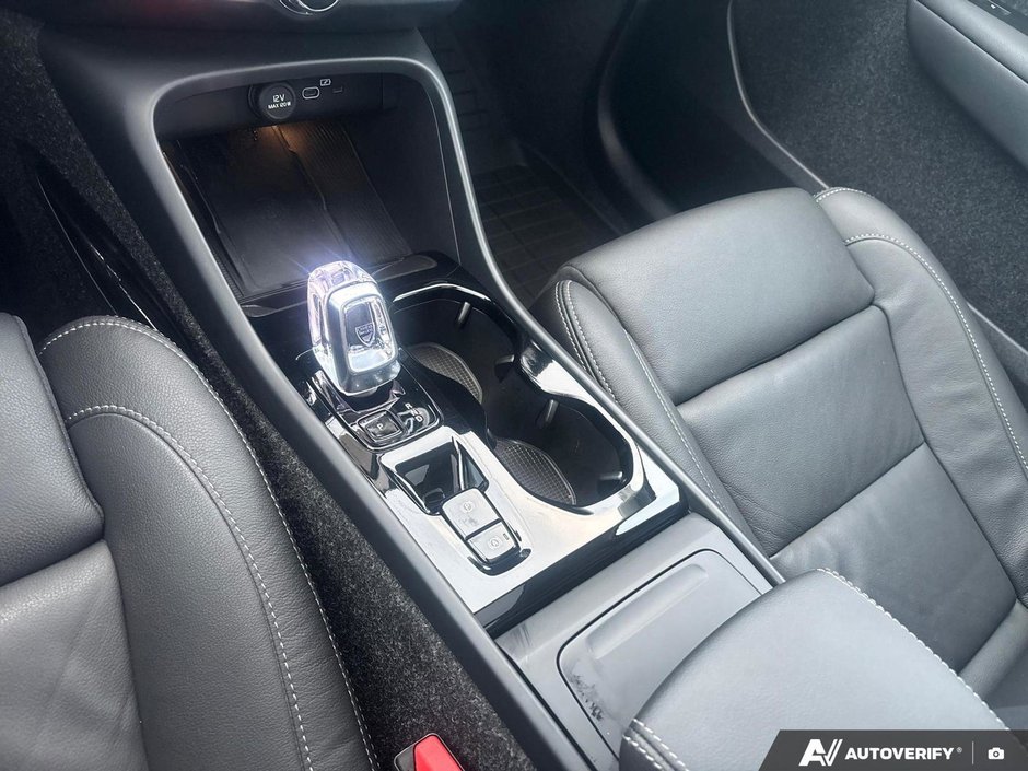 2025 Volvo XC40 Plus Dark Theme-18