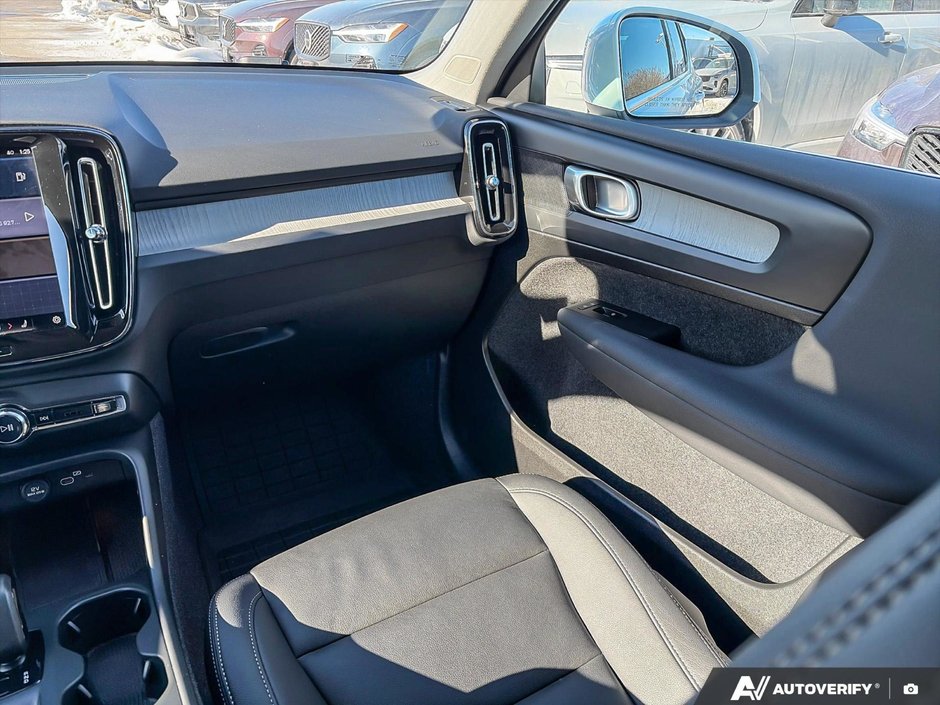 2025 Volvo XC40 Core Bright Theme-24