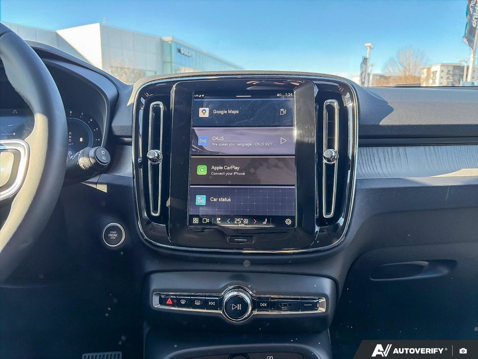 2025 Volvo XC40 Core Bright Theme-18