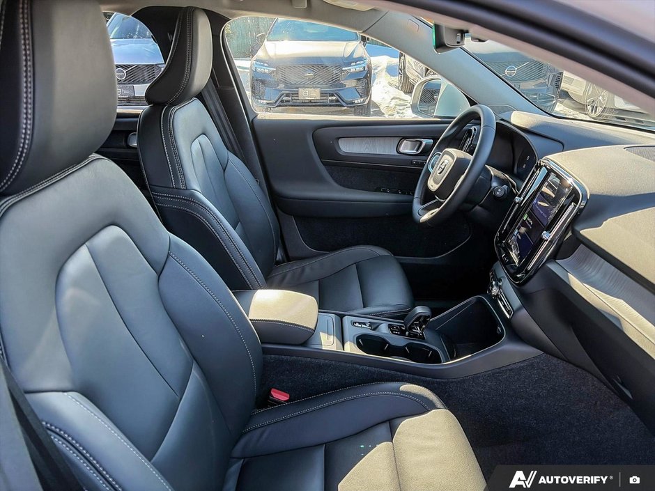 2025 Volvo XC40 Core Bright Theme-21
