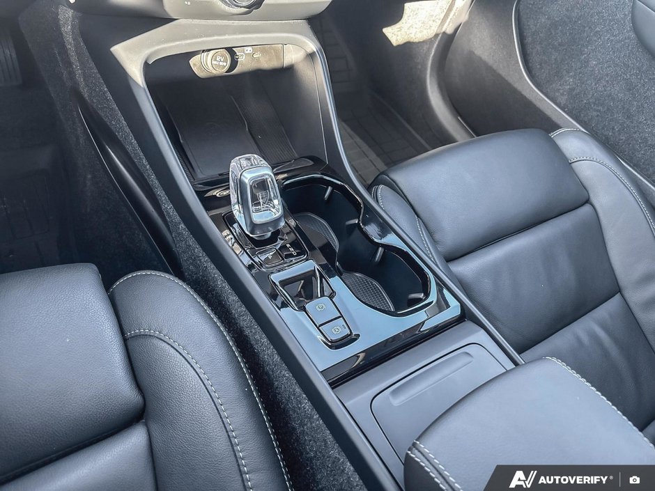 2025 Volvo XC40 Plus Bright Theme-17