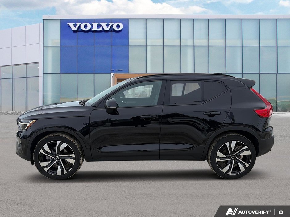 2025 Volvo XC40 Plus Dark Theme-1