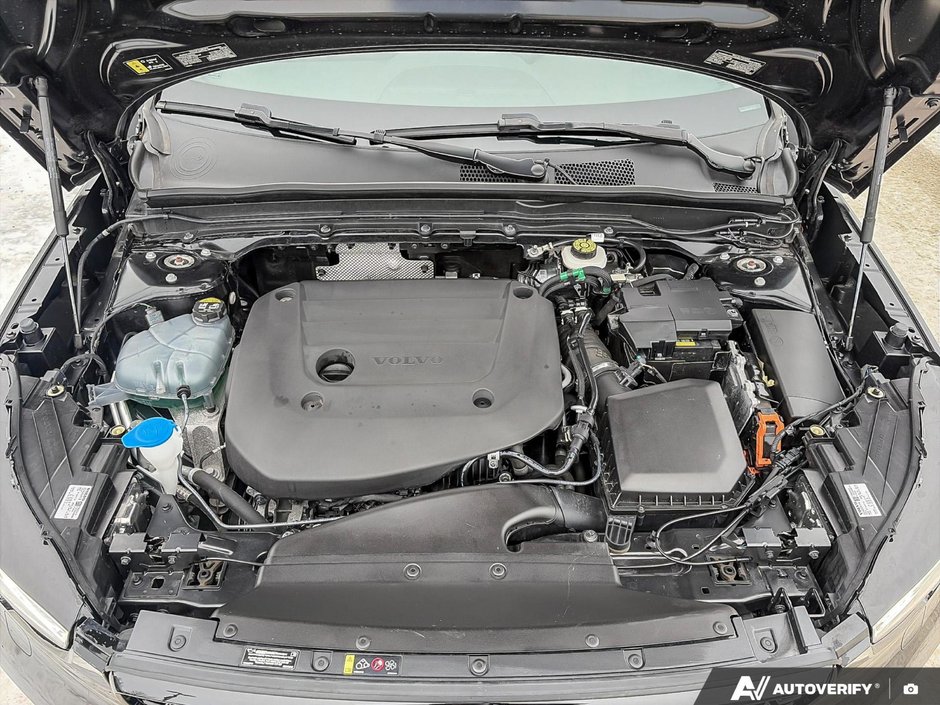 2025 Volvo XC40 Plus Dark Theme-6