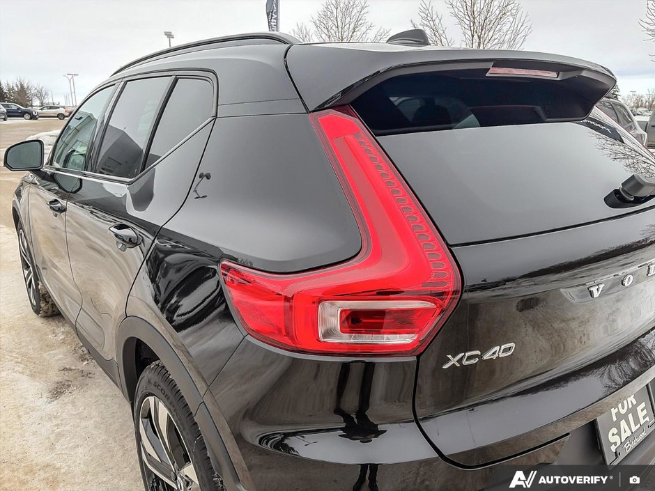 2025 Volvo XC40 Plus Dark Theme-11