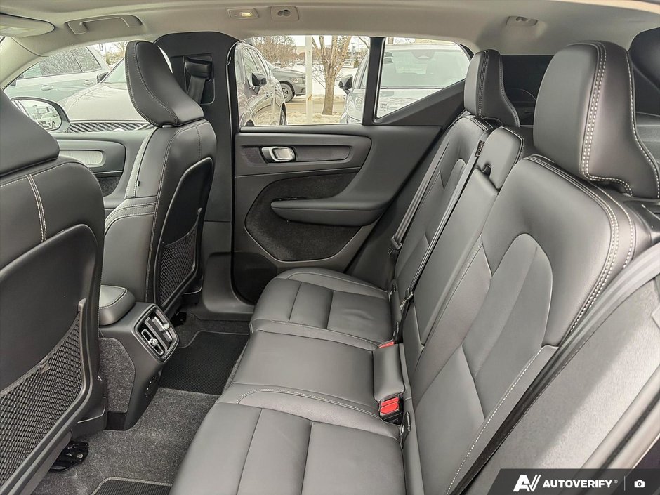 2025 Volvo XC40 Plus Dark Theme-22