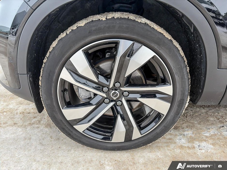 2025 Volvo XC40 Plus Dark Theme-8