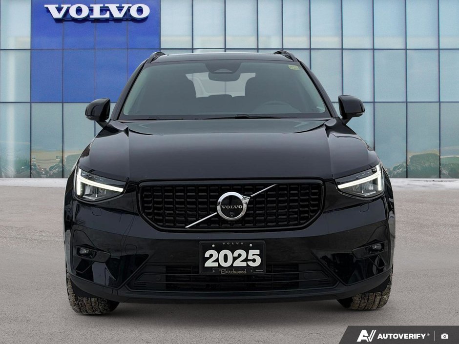 2025 Volvo XC40 Plus Dark Theme-4