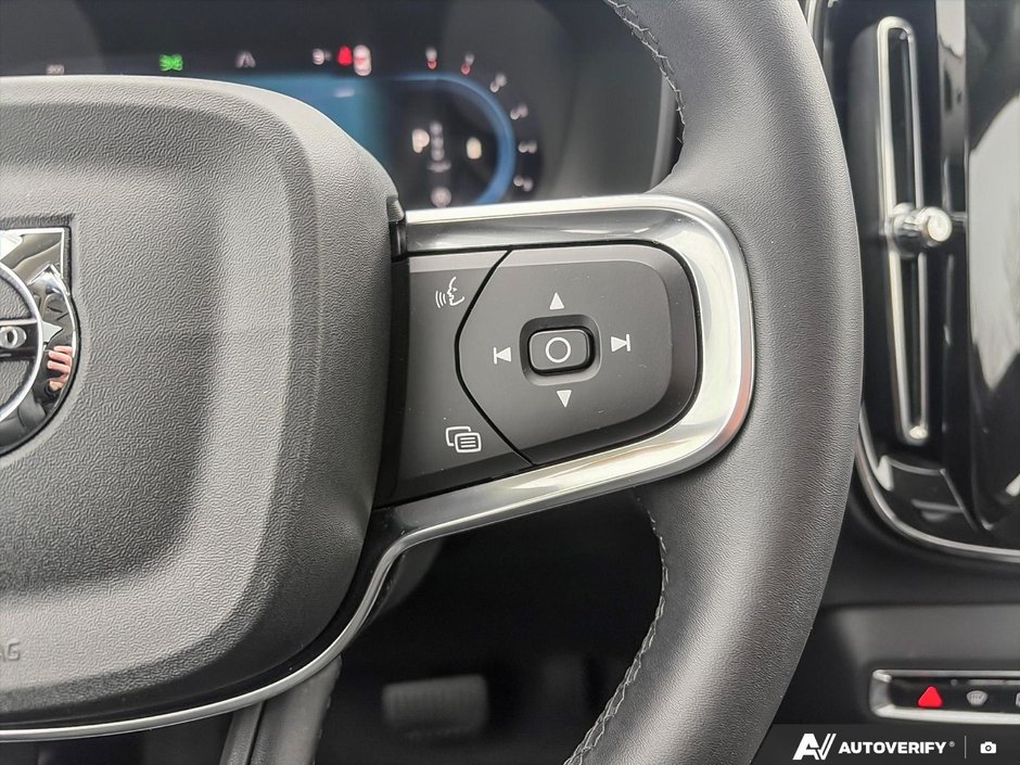 2025 Volvo XC40 Plus Dark Theme-15