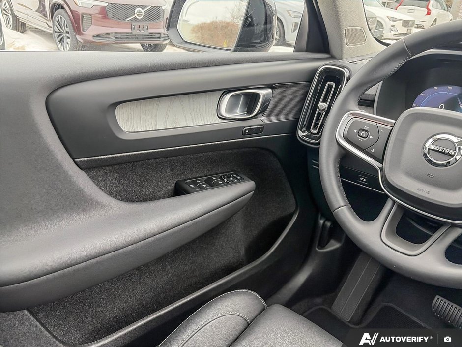 2025 Volvo XC40 Plus Dark Theme-16