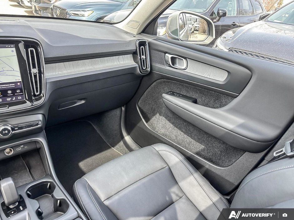 2025 Volvo XC40 Core Bright Theme-24