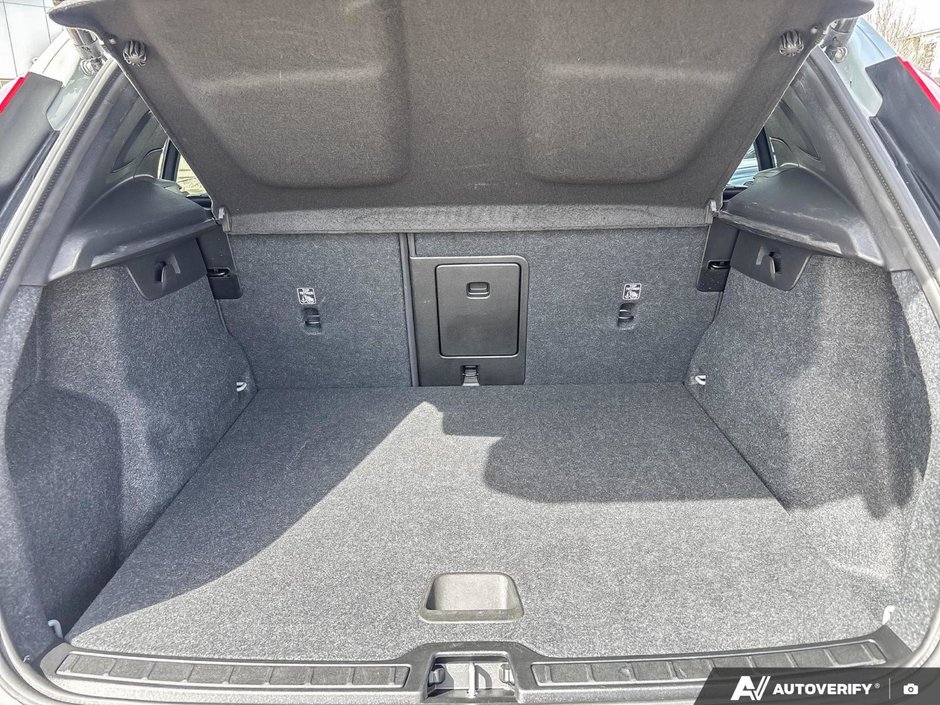 2025 Volvo XC40 Core Bright Theme-7