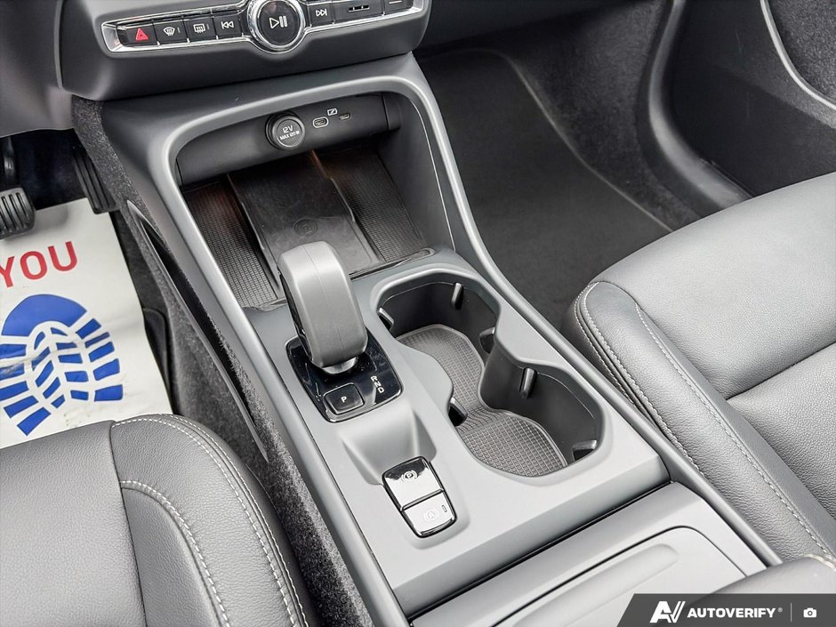 2025 Volvo XC40 Core Bright Theme-18