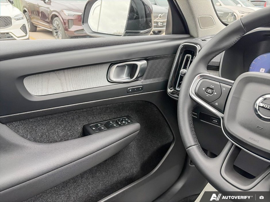 2025 Volvo XC40 Core Bright Theme-17