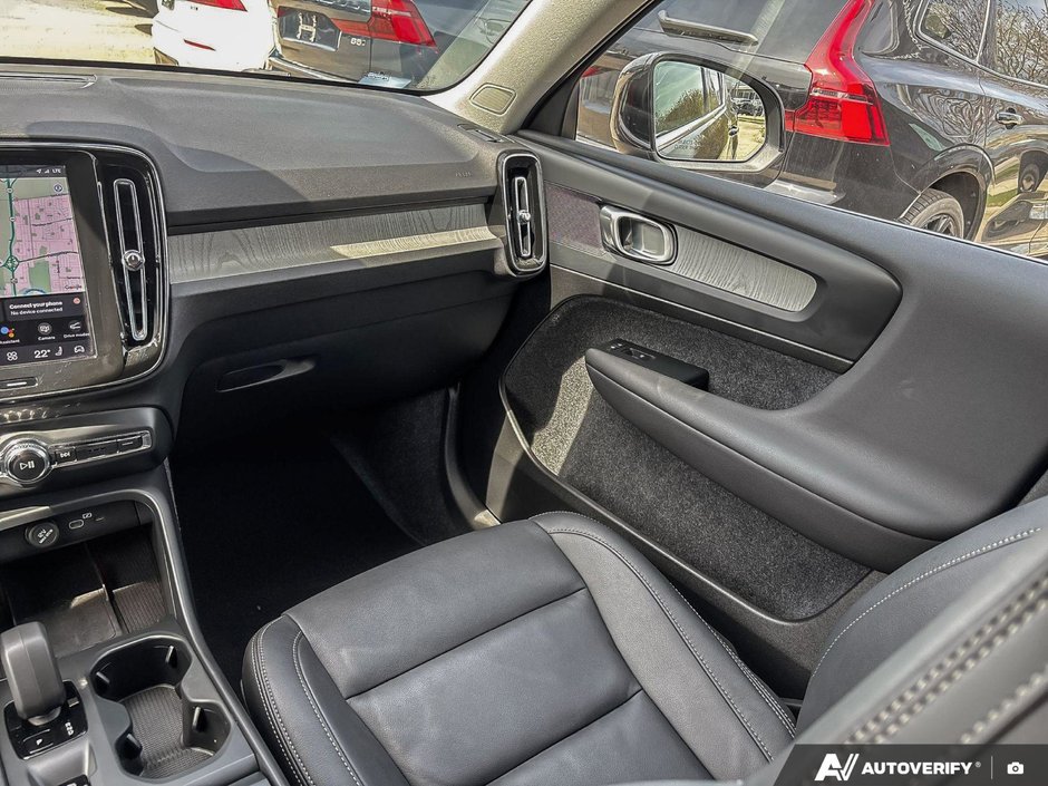 2025 Volvo XC40 Core Bright Theme-24