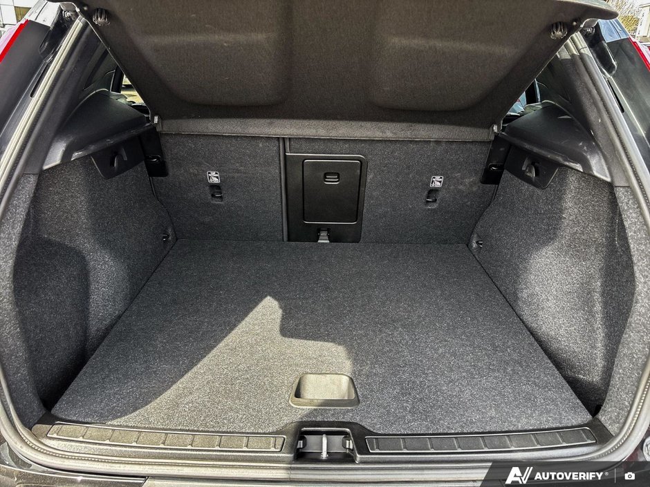 2025 Volvo XC40 Core Bright Theme-7