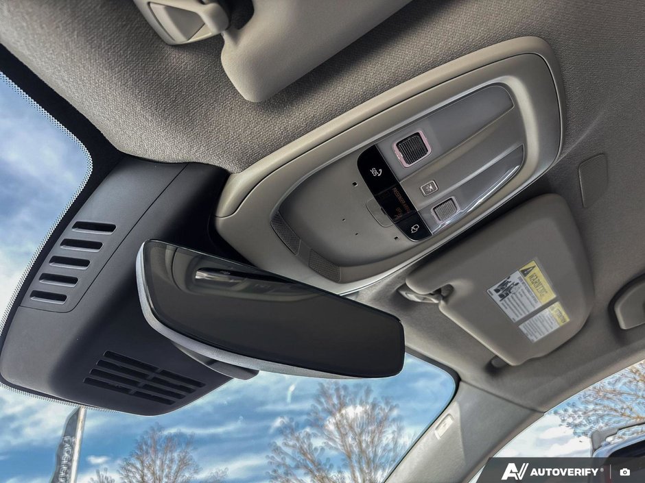 2025 Volvo XC40 Core Bright Theme-20