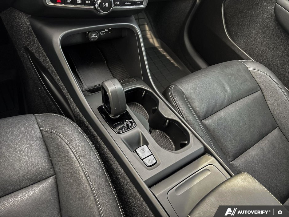 2025 Volvo XC40 Core Bright Theme-17