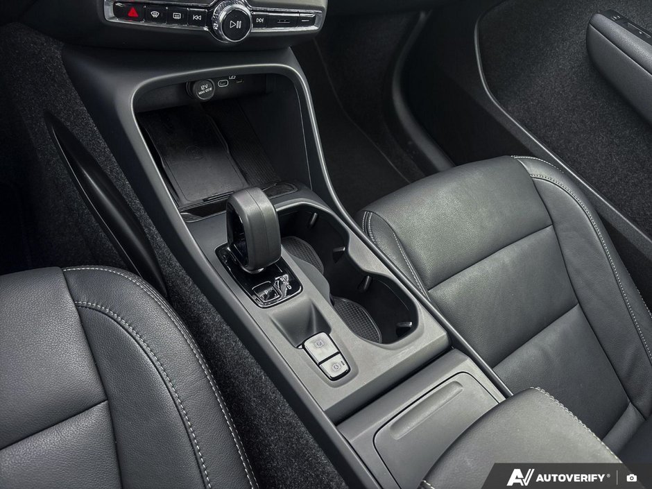 2025 Volvo XC40 Core Bright Theme-17