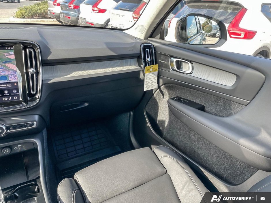 2026 Volvo XC40 Plus Dark Theme-25