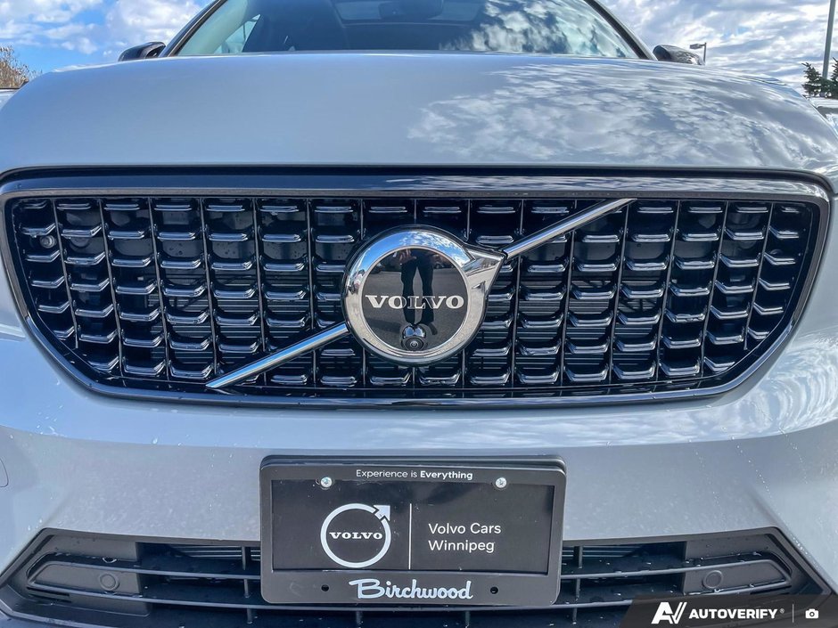 2026 Volvo XC40 Plus Dark Theme-6