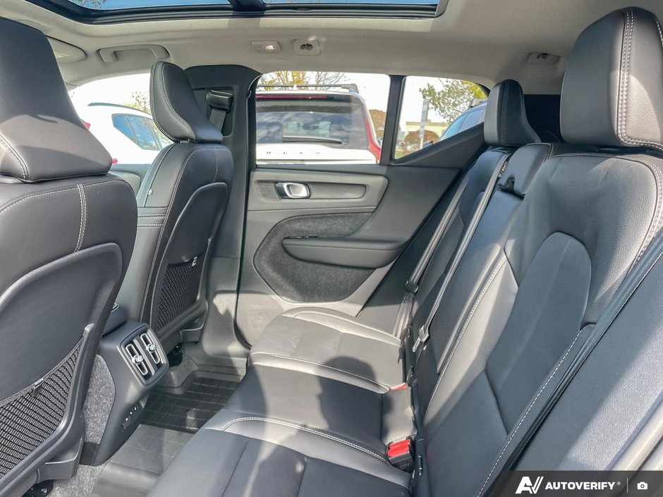 2026 Volvo XC40 Plus Dark Theme-23