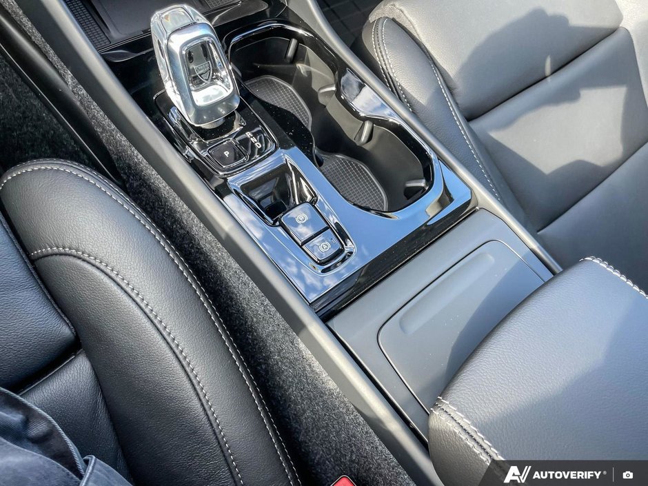 2026 Volvo XC40 Plus Dark Theme-18