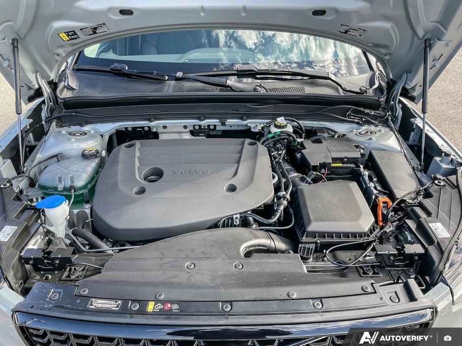 2026 Volvo XC40 Plus Dark Theme-7