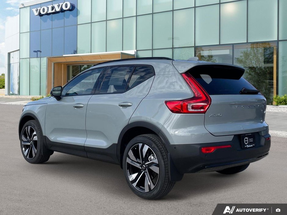 2026 Volvo XC40 Plus Dark Theme-3