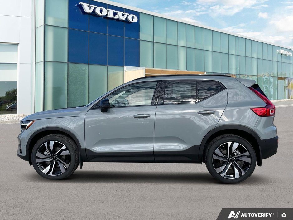 2026 Volvo XC40 Plus Dark Theme-2