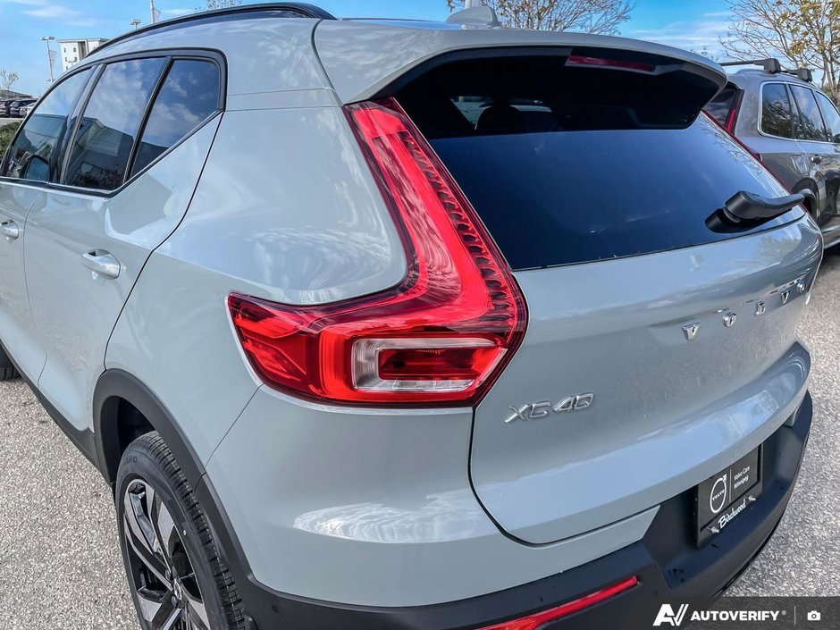 2026 Volvo XC40 Plus Dark Theme-12