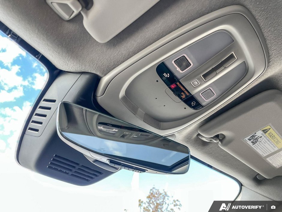 2026 Volvo XC40 Plus Dark Theme-21