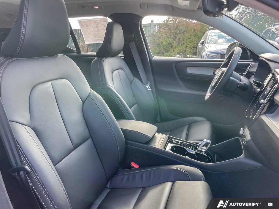 2026 Volvo XC40 Plus Dark Theme-22