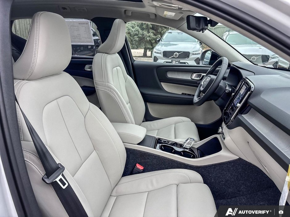 2026 Volvo XC40 Ultra Dark Theme-22