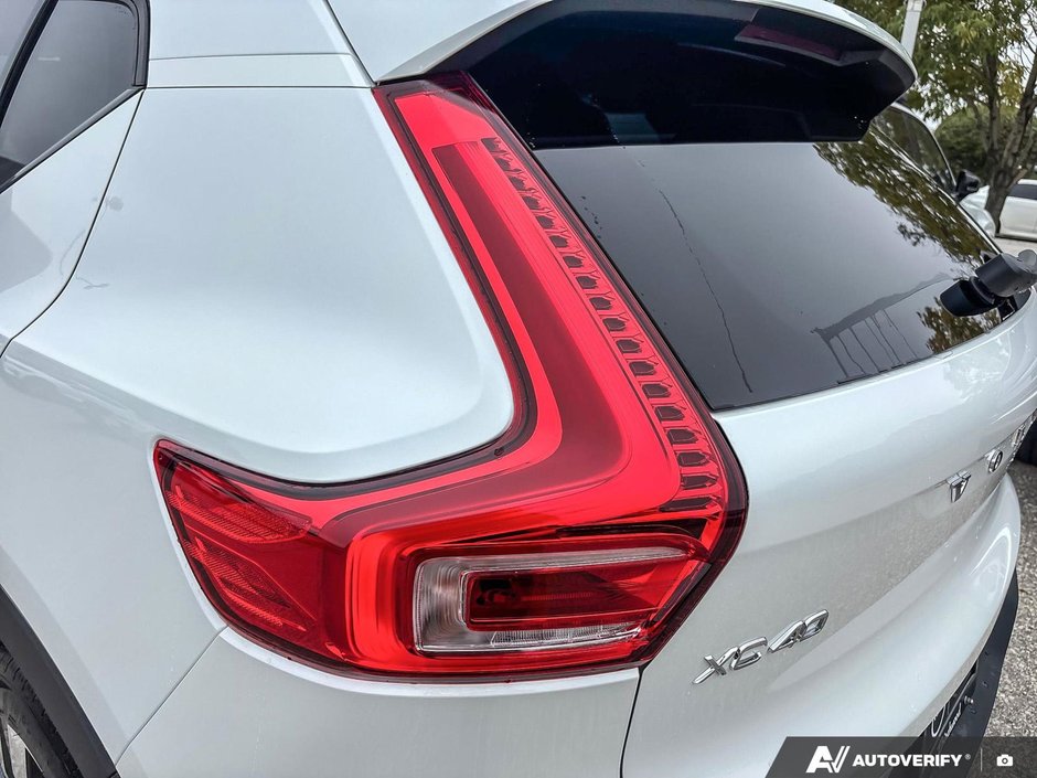 2026 Volvo XC40 Ultra Dark Theme-12