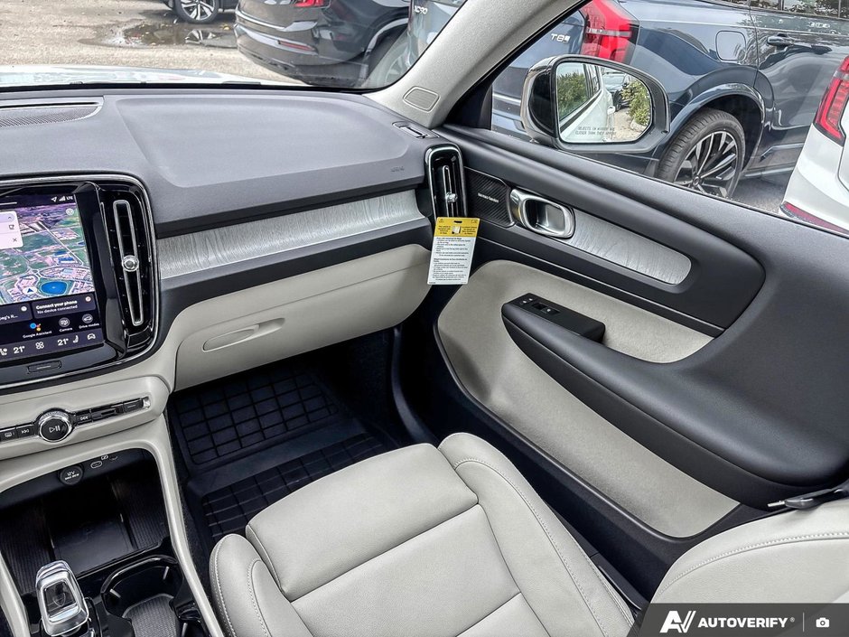 2026 Volvo XC40 Ultra Dark Theme-25