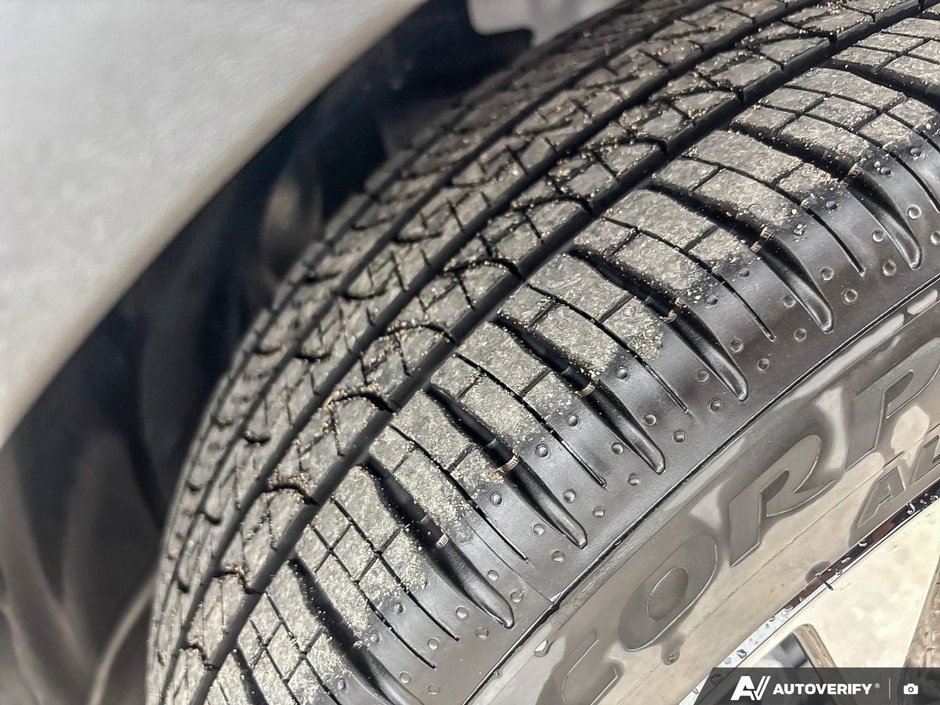 2026 Volvo XC40 Ultra Dark Theme-10