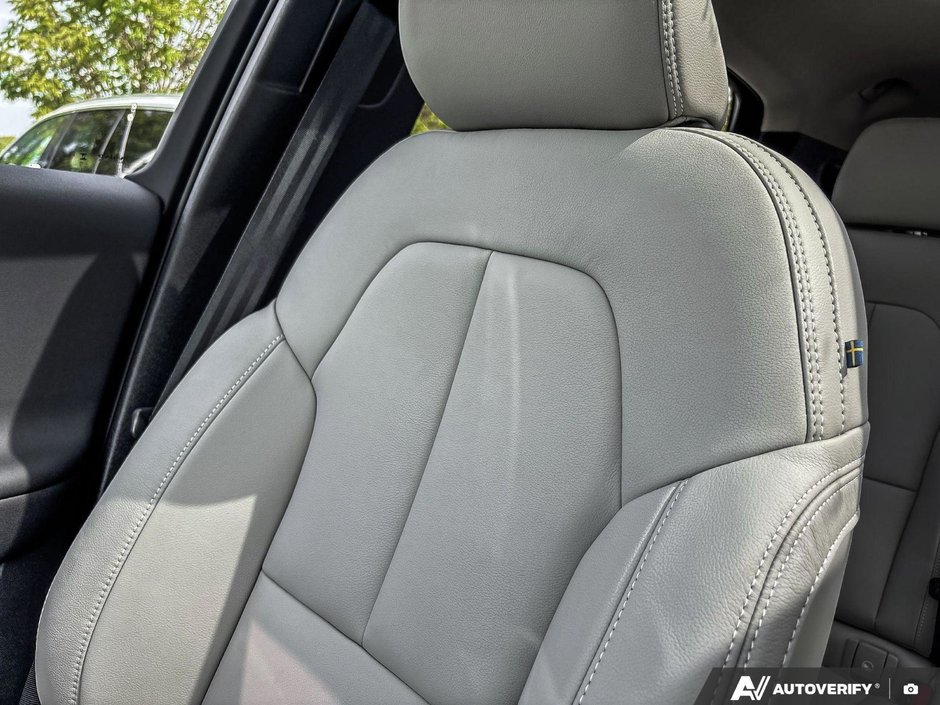 2026 Volvo XC40 Plus Dark Theme-17