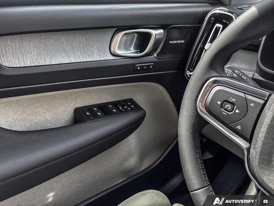 2026 Volvo XC40 Plus Dark Theme-14