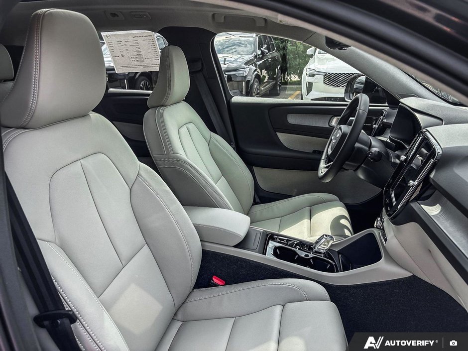 2026 Volvo XC40 Plus Dark Theme-22