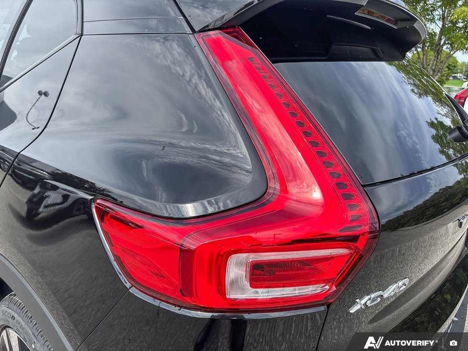 2026 Volvo XC40 Plus Dark Theme-9