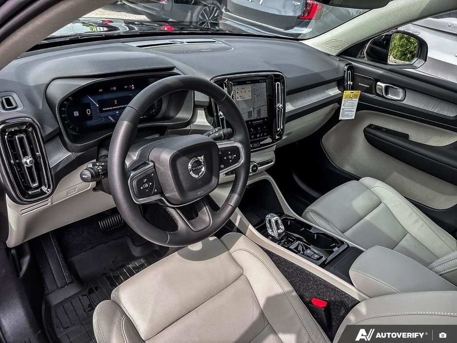 2026 Volvo XC40 Plus Dark Theme-10